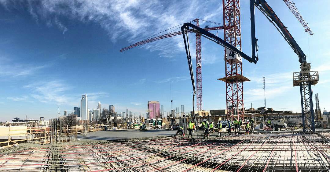 فوق روان کننده قوی بتن با خواص حفظ اسلامپ مطلوب DEZOBUILD R-2210